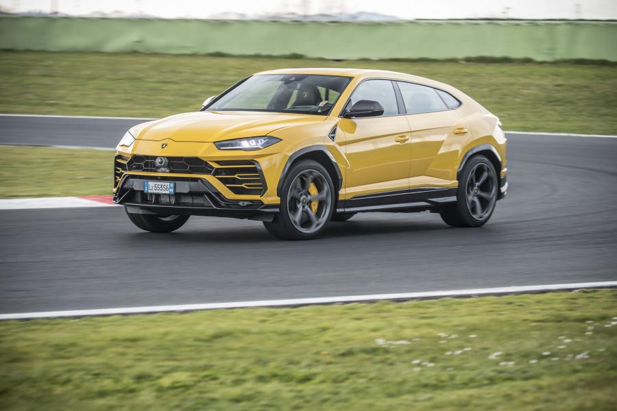  Lamborghini Urus Shiny Black Package 2018 года  (фото 6 из 40)